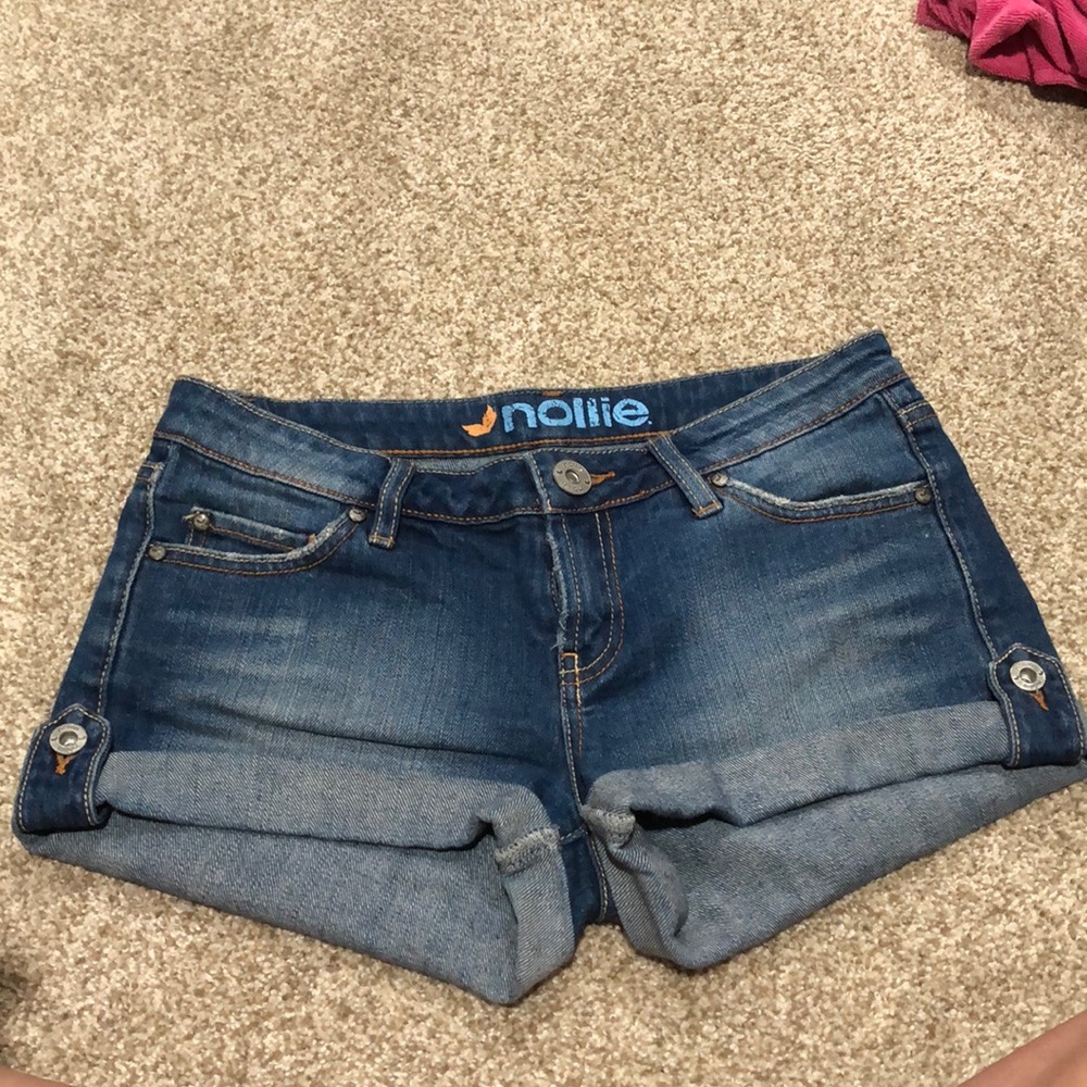 Super cute short jean shorts!!